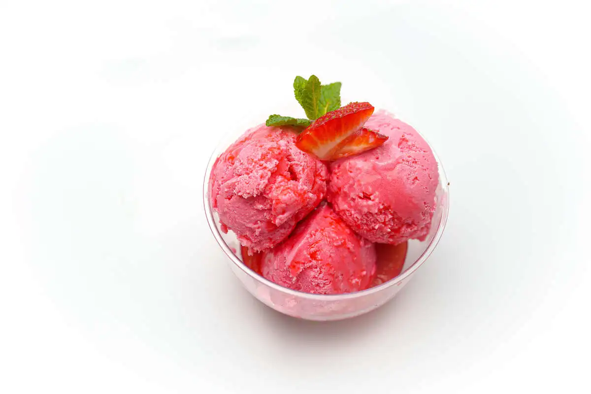 Мороженое Клубничный микс 140 г