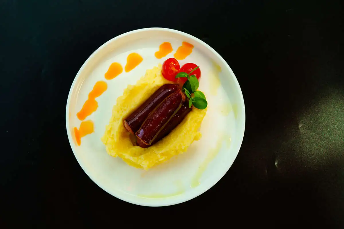 Картофельное пюре с колбасками, 240 г