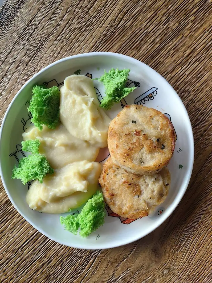 Рыбные биточки с пюре