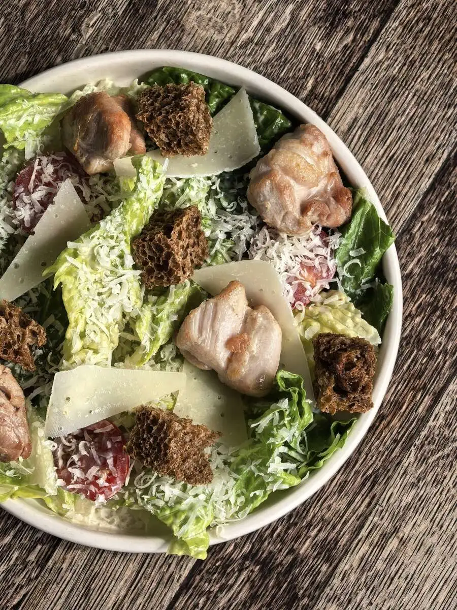 СалатДетский Цезарь с цыпленком 2025