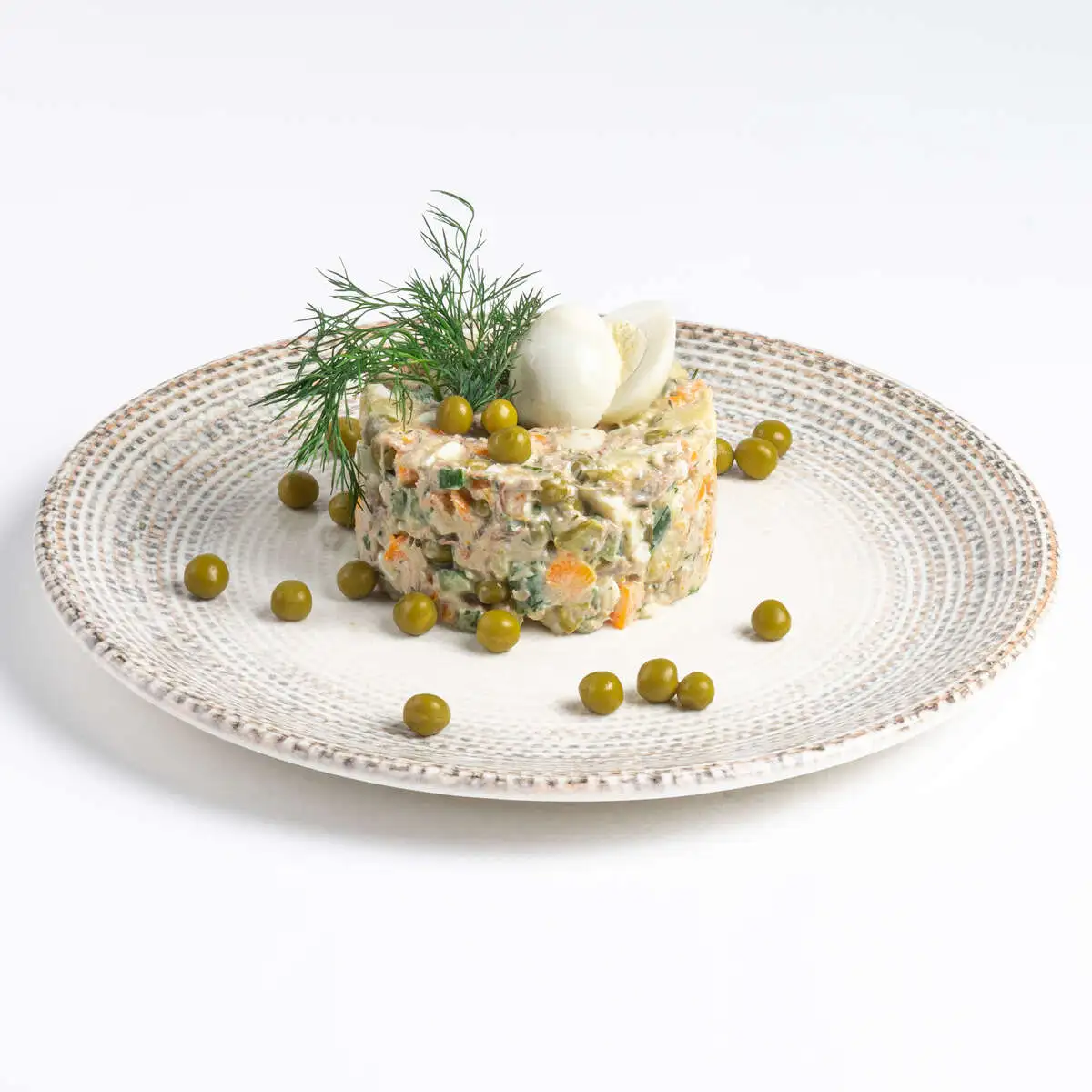 Салат Оливье с копченым лососем