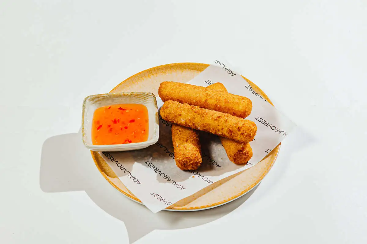 Ролл с сыром Моцарелла