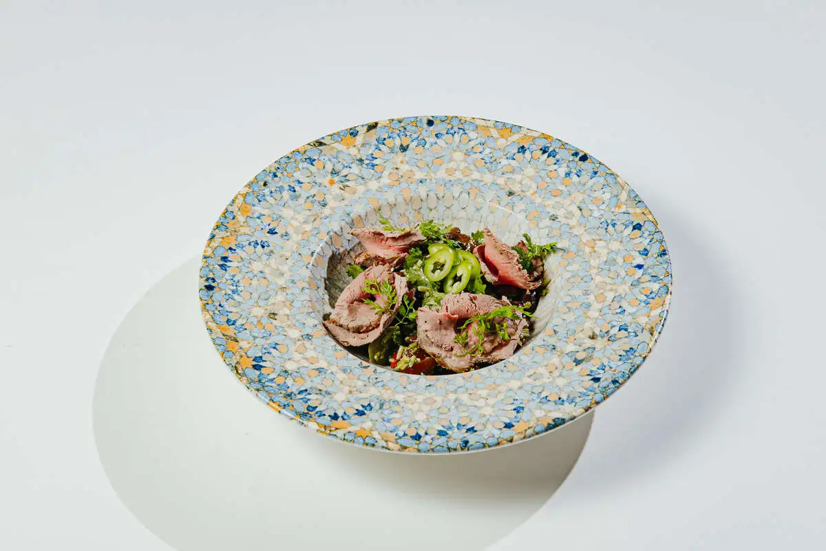 Салат с говядиной и фасолью