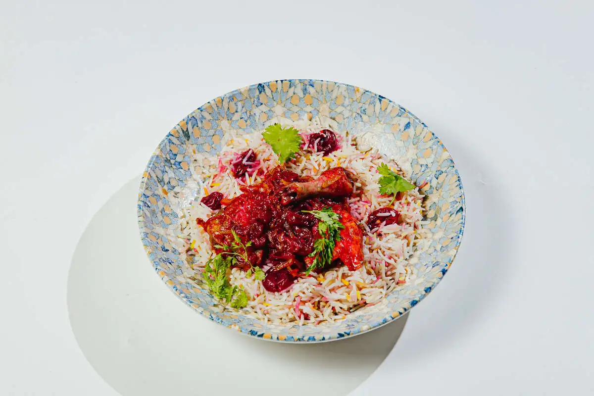 Плов с цыпленком и вишней