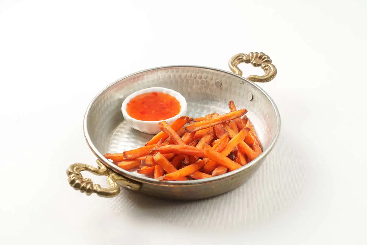 Батат фри с соусом сладкий Чили