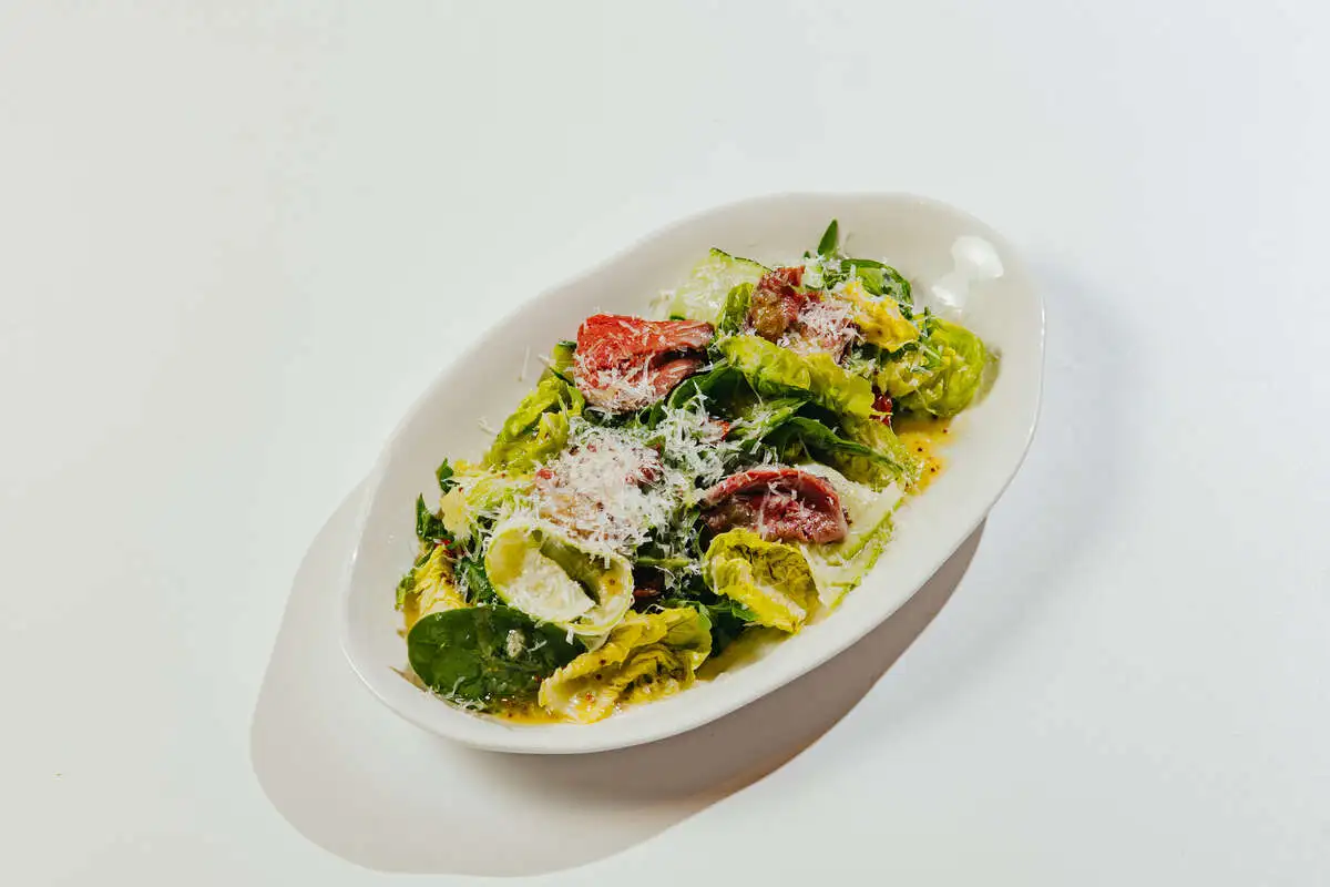 Салат с ростбифом из рибая