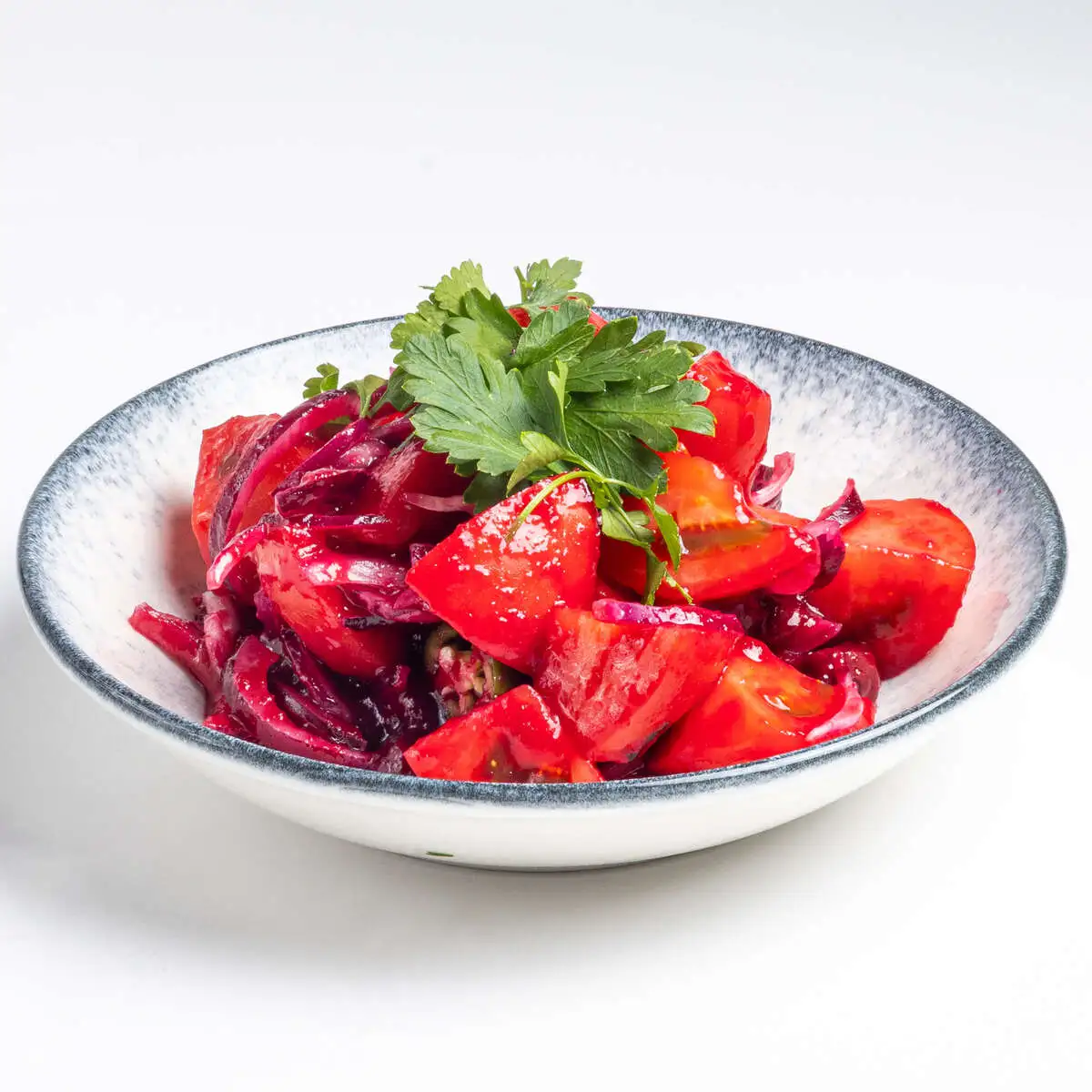 Салат с томатами и кизилом