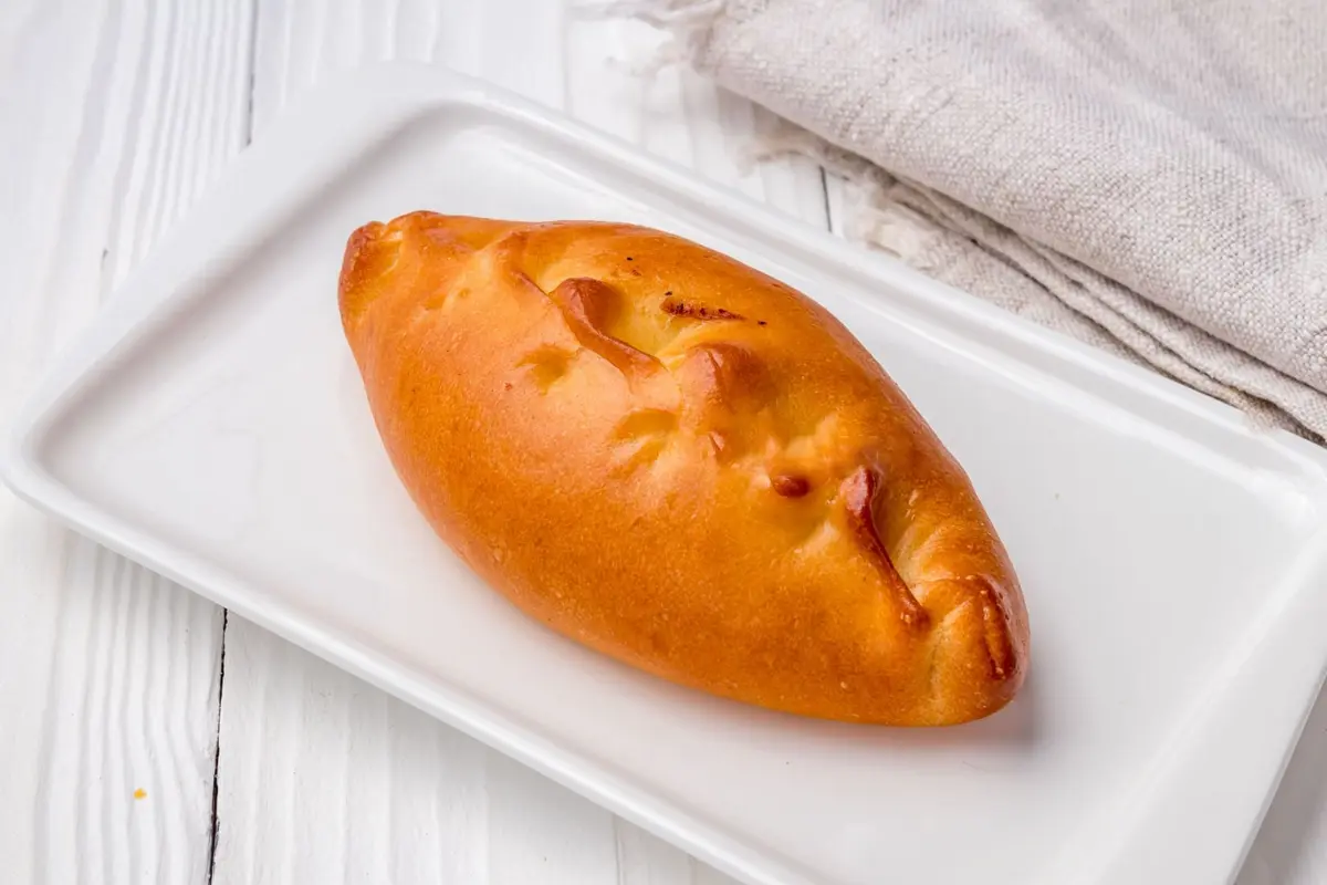 Пирожок с вишней