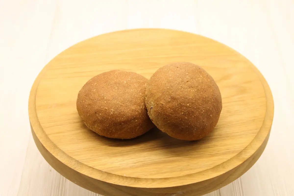 Булочка ржаная с изюмом