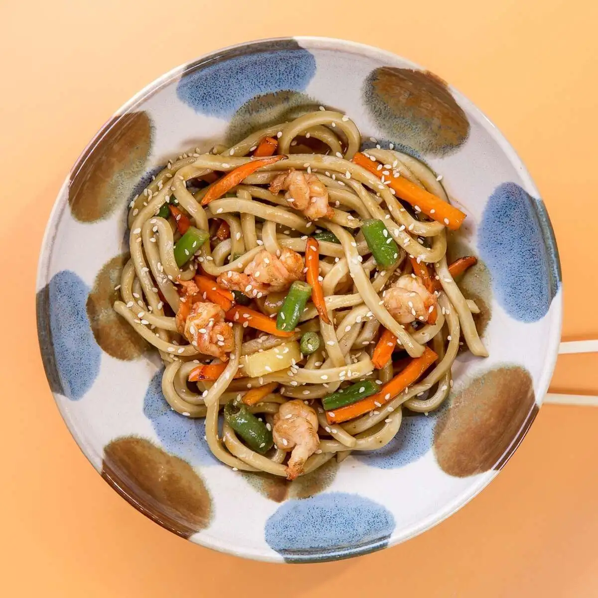 Удон с креветками в пад тай