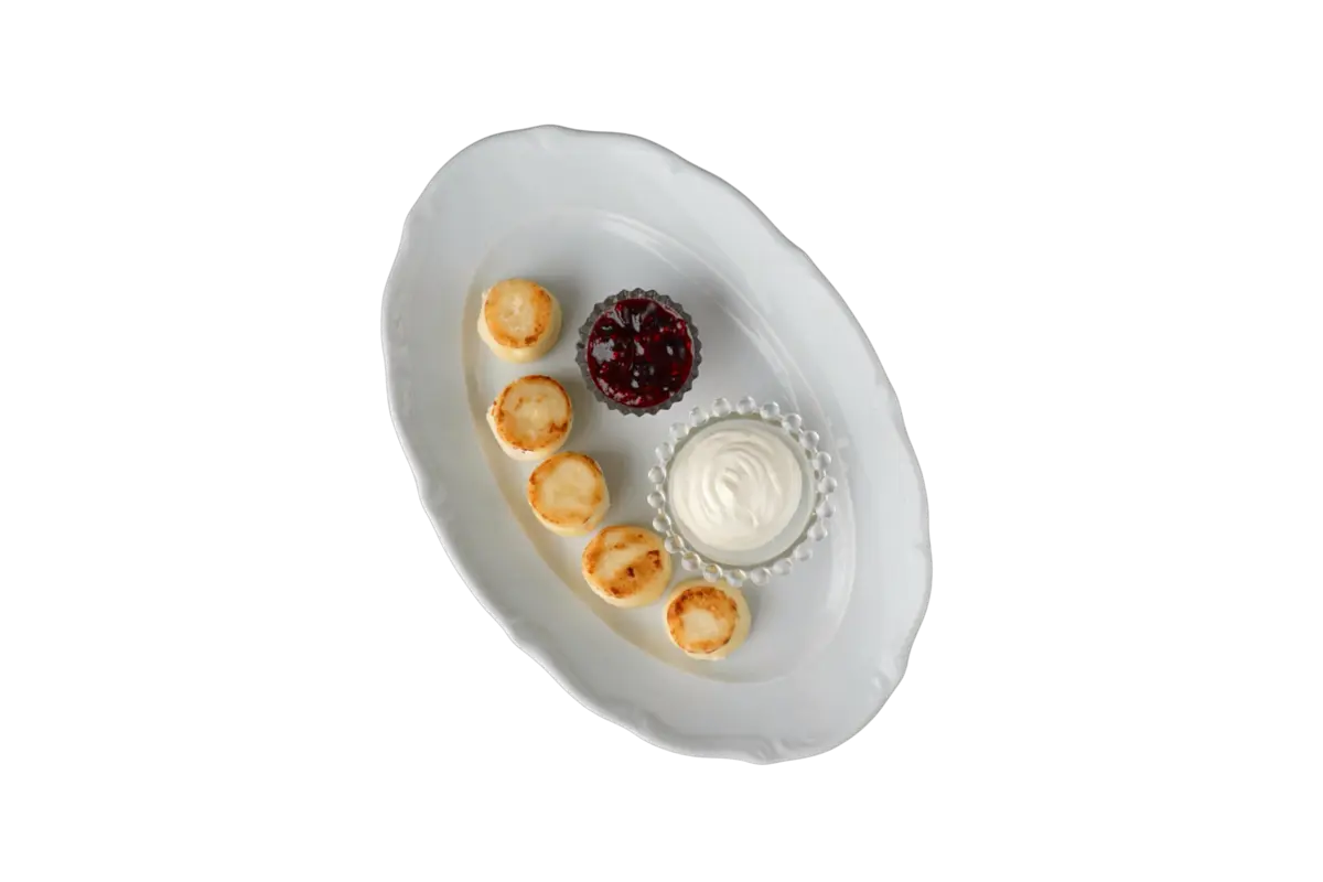 Сырники со сметаной и домашним вареньем