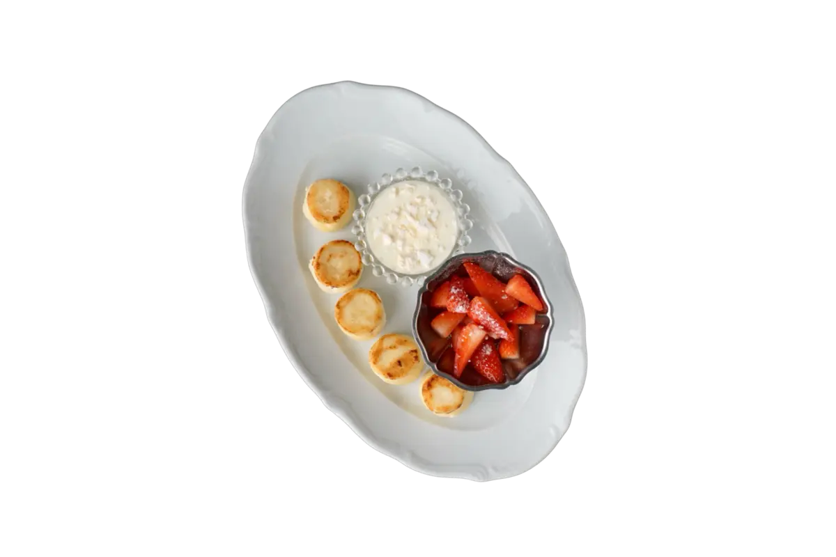 Сырники с муссом маскарпоне и свежими ягодами