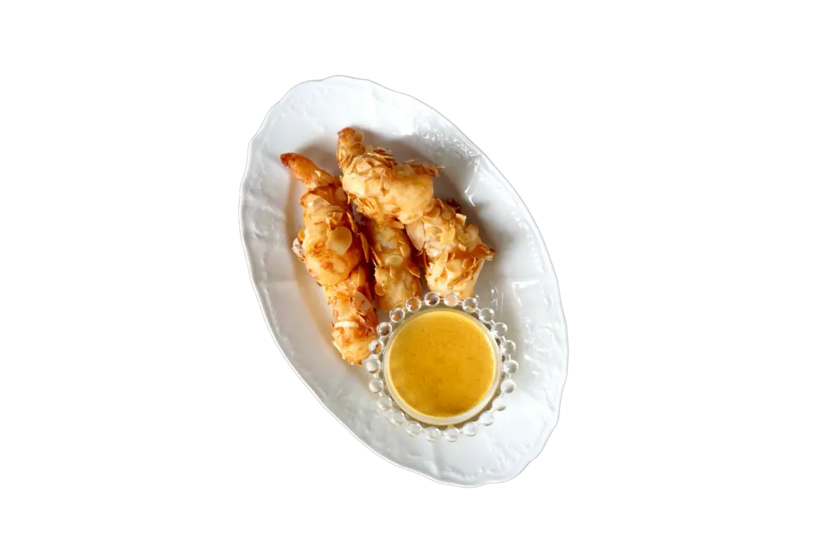 Креветки с кокосовым карри в лепестках миндаля