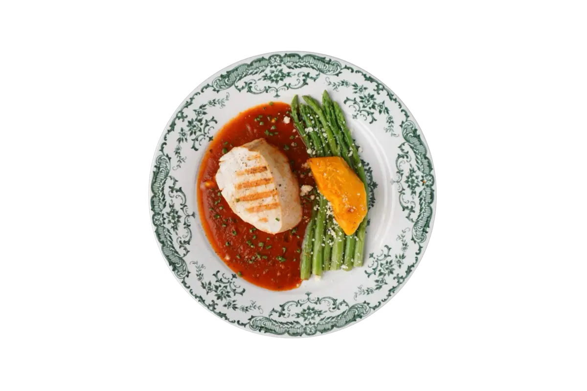 Филе индейки со спаржей и соусом из сладких томатов