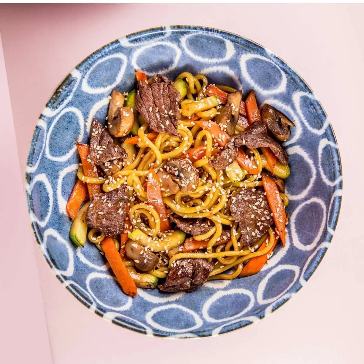 Рамен с говядиной в медовом кимчи