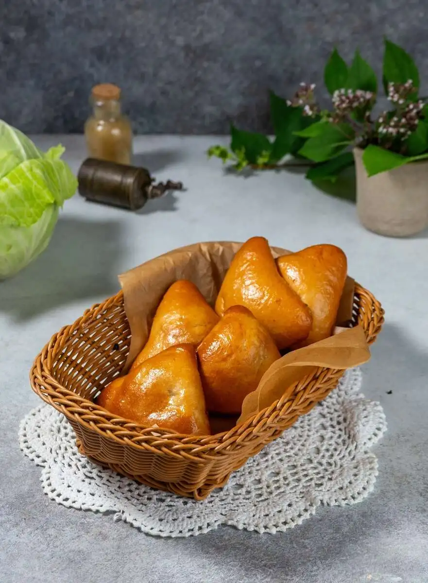 Пирожок с капустой