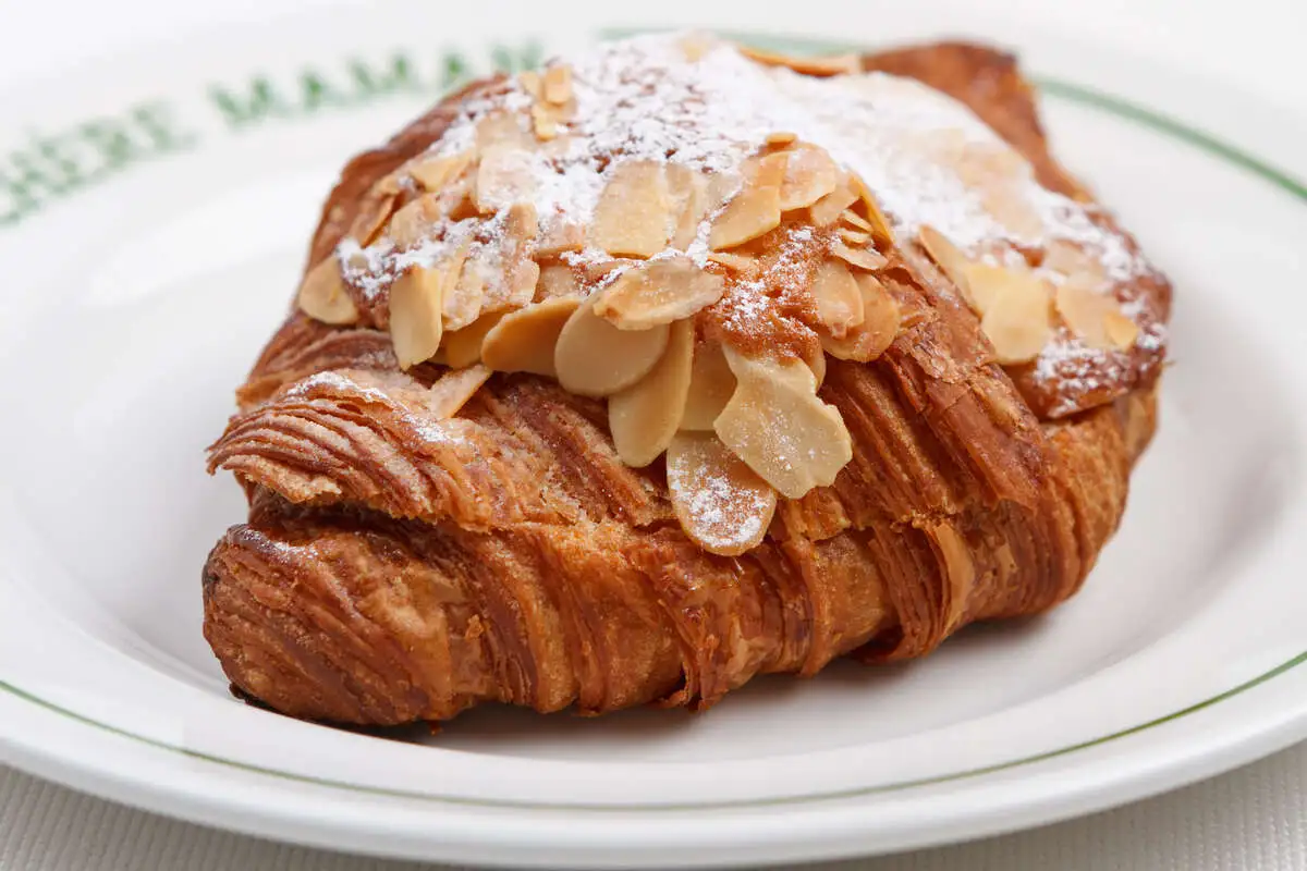 Круассан миндальный 