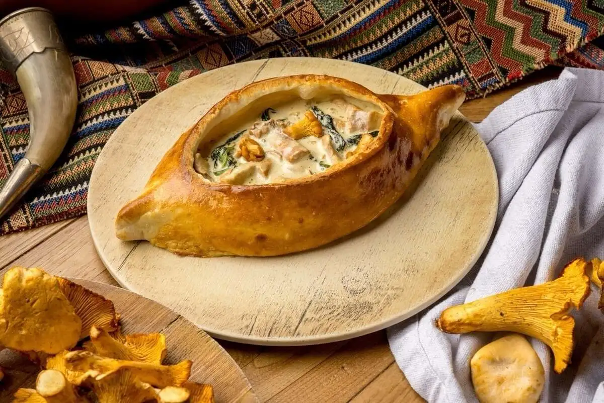 Аджарский хачапури с лисичками