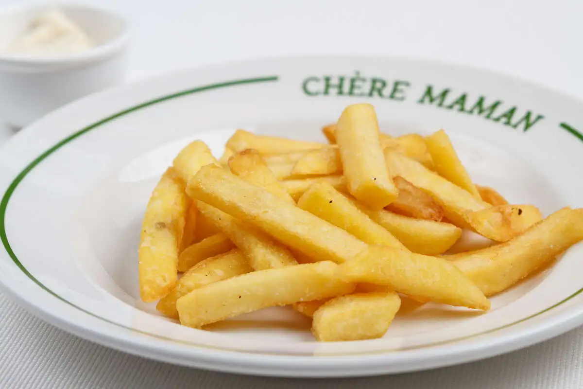 Картошка фри с сырным соусом