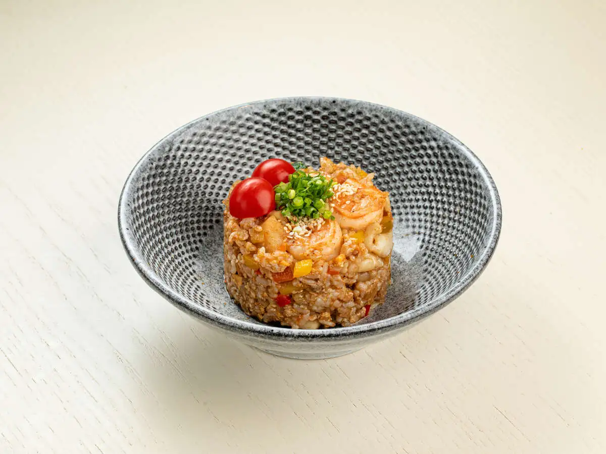 РИС С МОРЕПРОДУКТАМИ И ОМЛЕТОМ