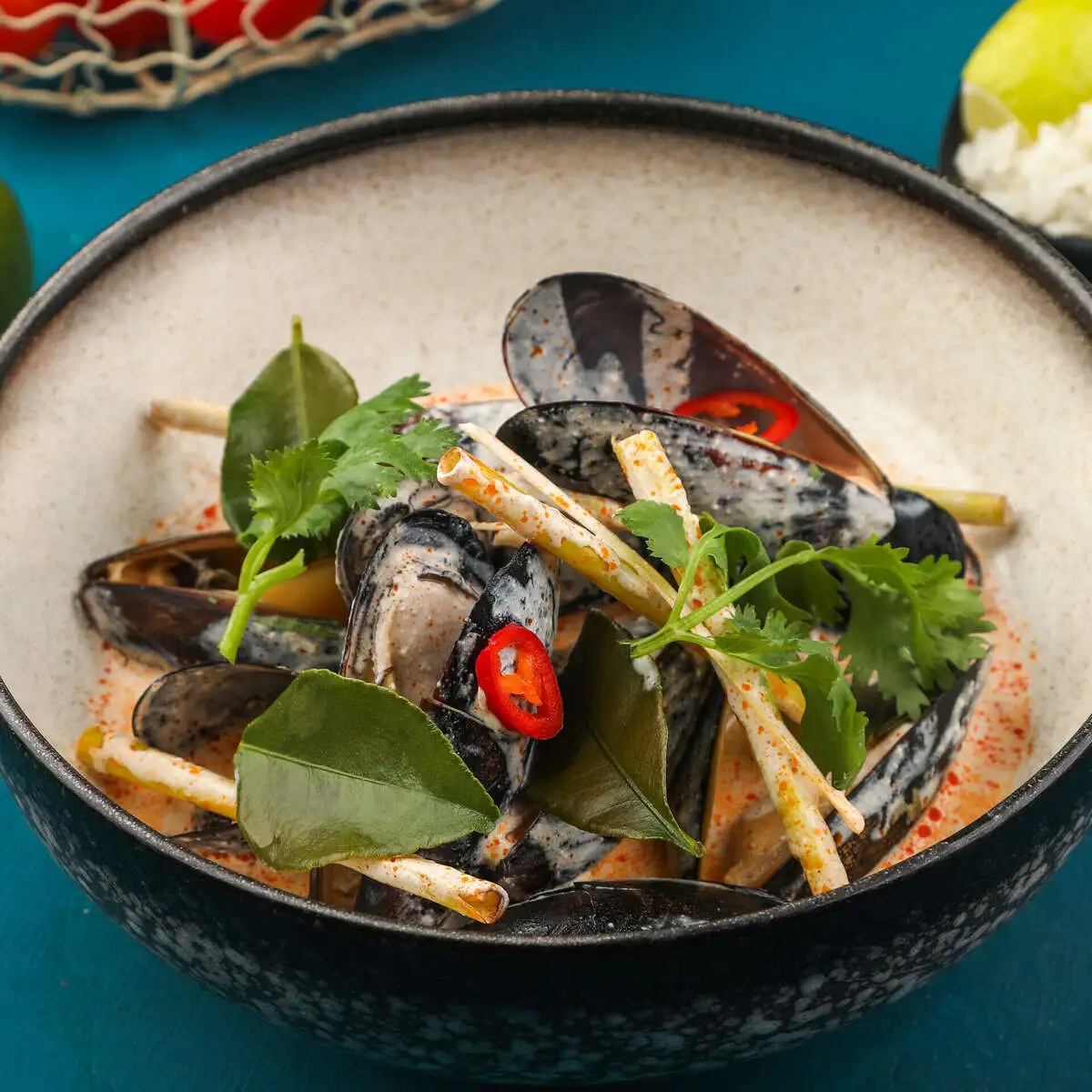 Мидии в соусе Том Ям