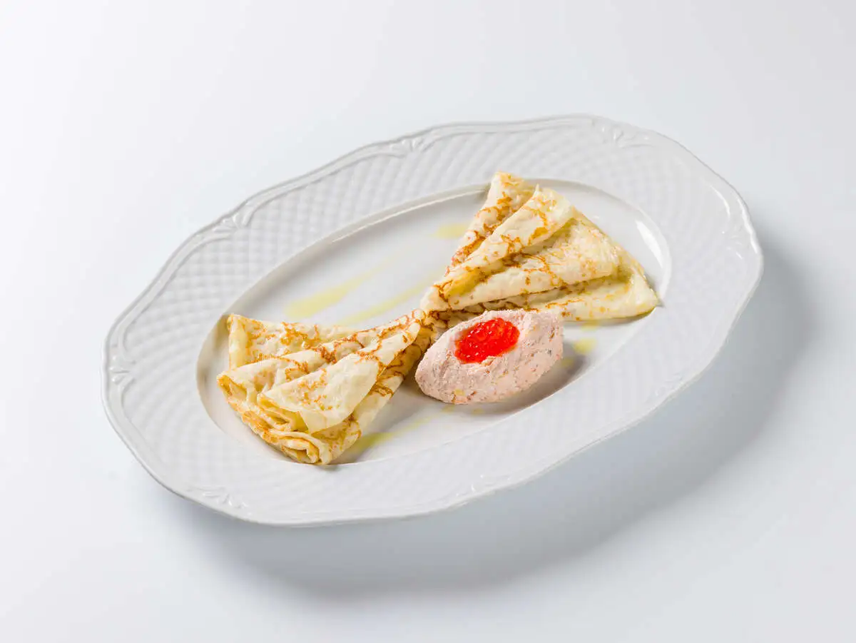 Блины с риетом из копчёного лосося