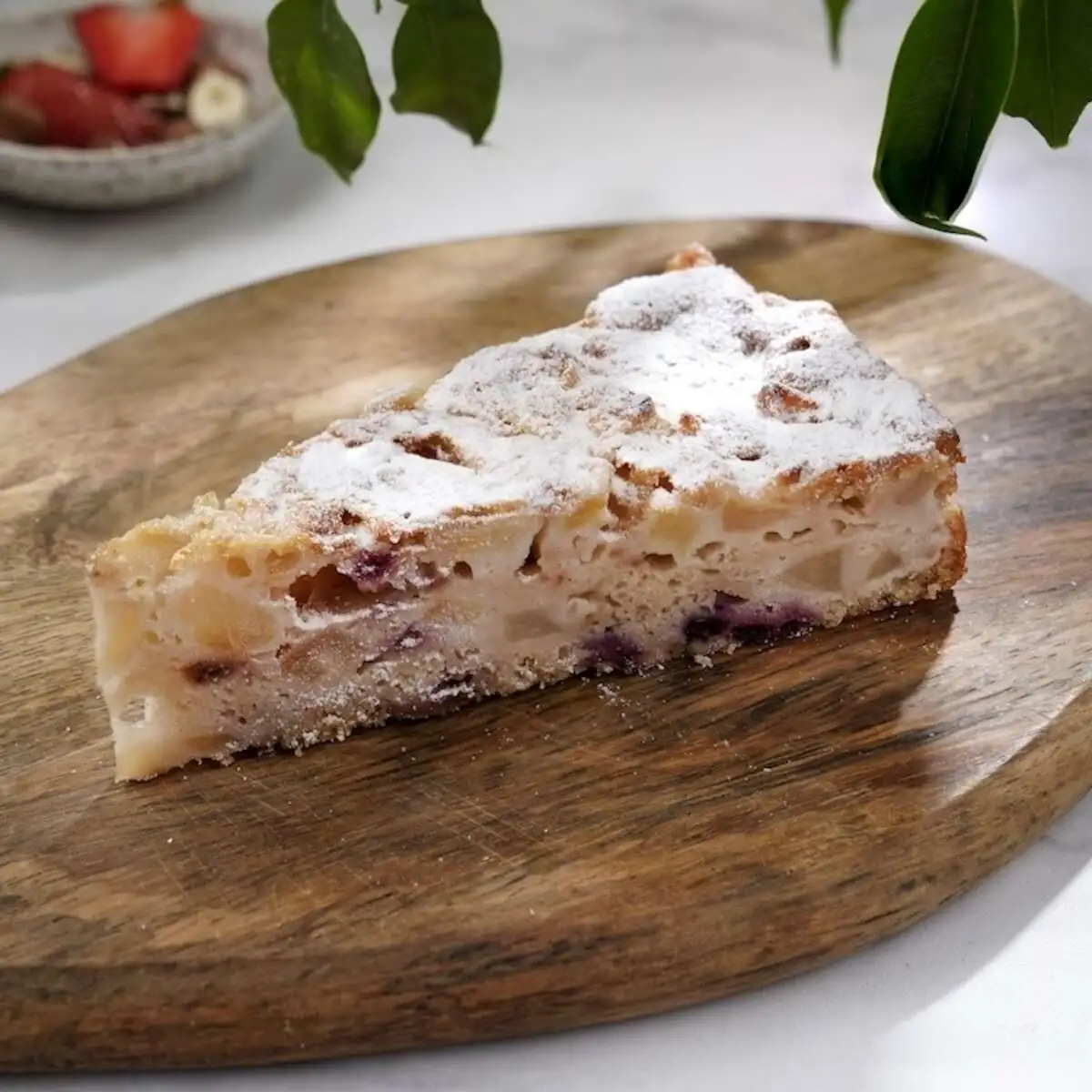 Шарлотка с ягодами
