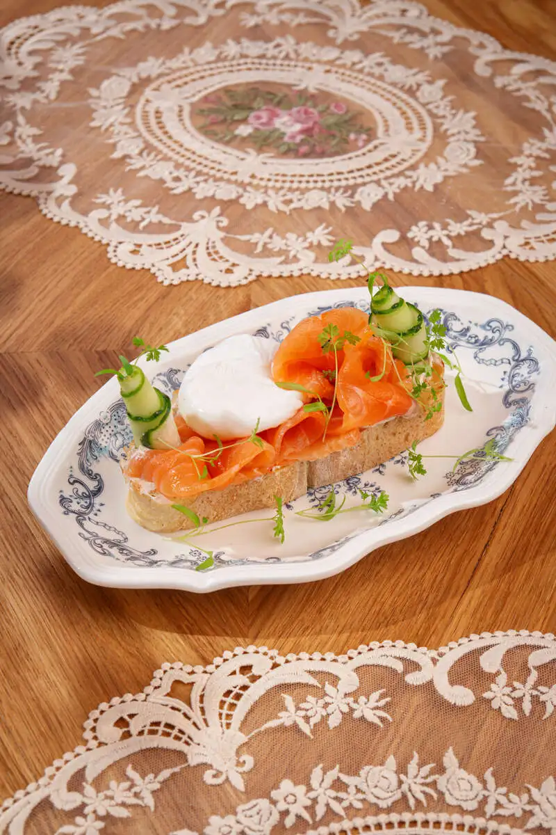 Римская брускетта с лососем 