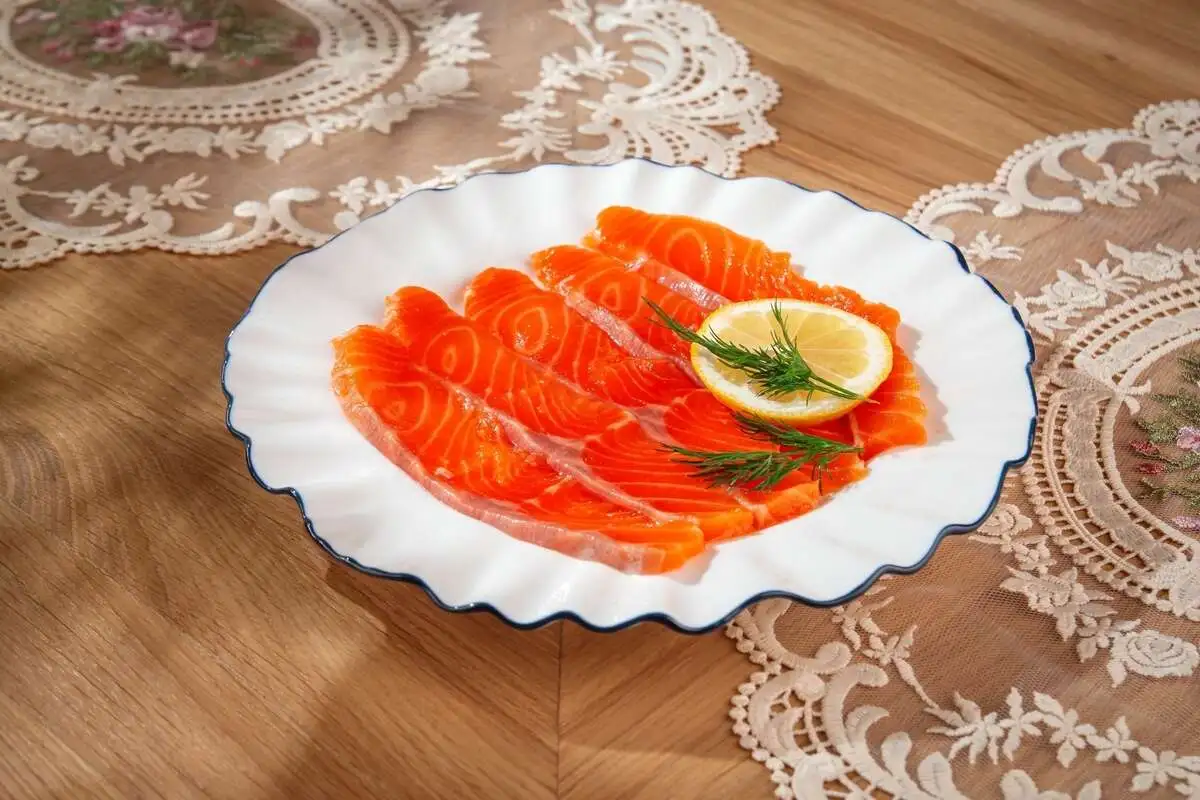 Нарезка из карельского лосося