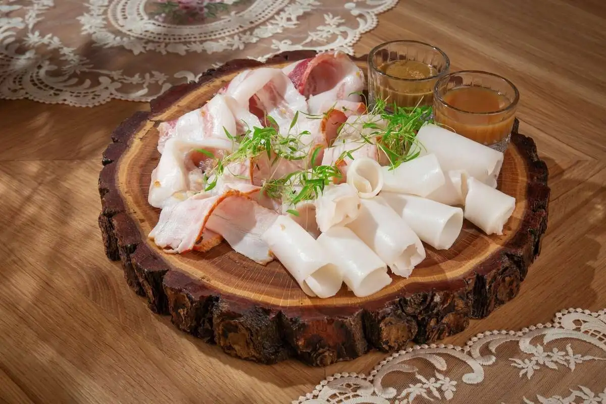 Ассорти из трёх видов сала