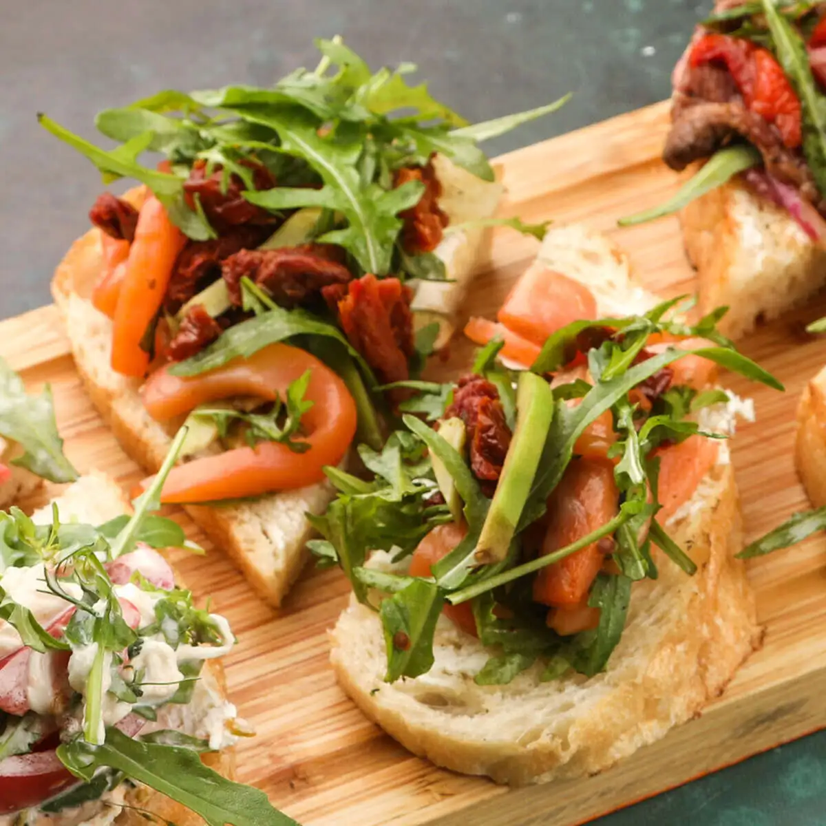 Брускетта с лососем