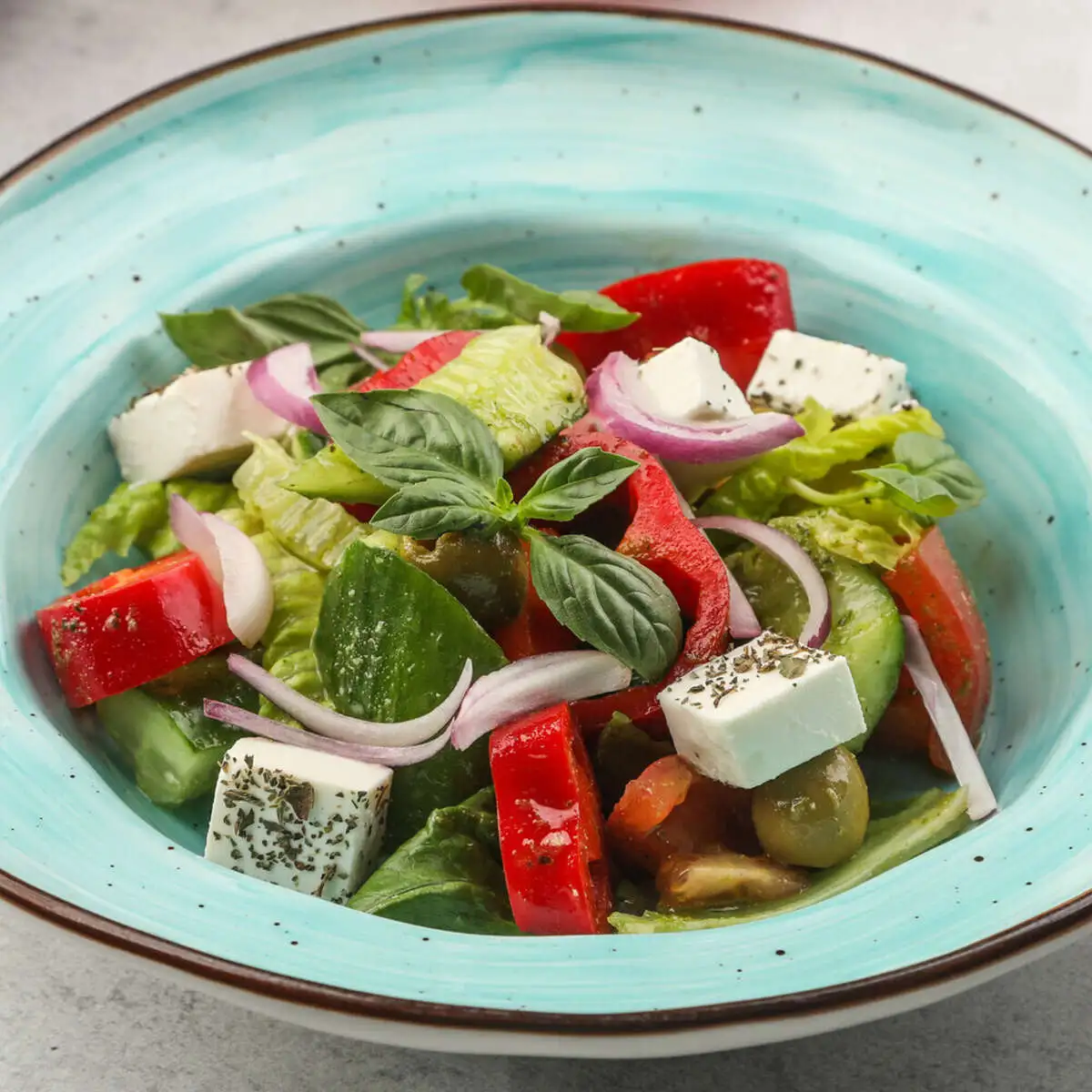 Греческий с ломаными огурцами