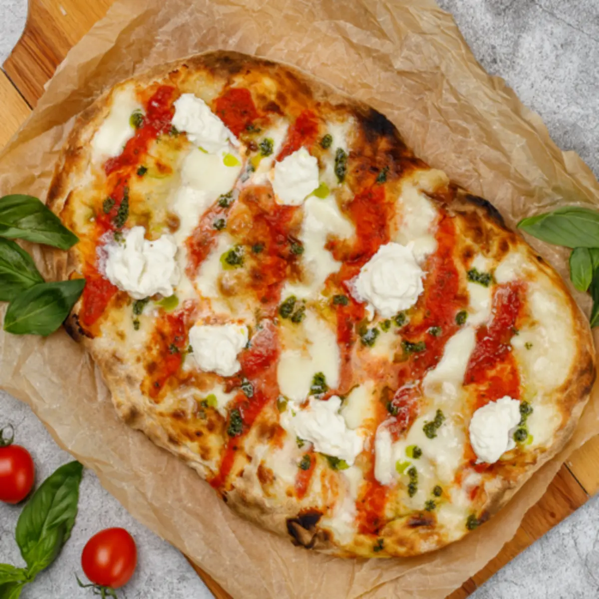Пицца римская Маргарита с молодой моцареллой