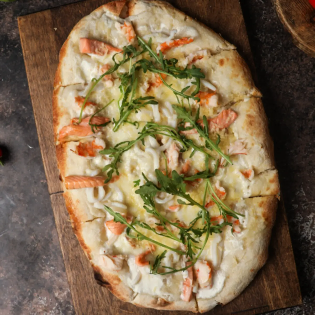 Пицца римская с морскими гадами