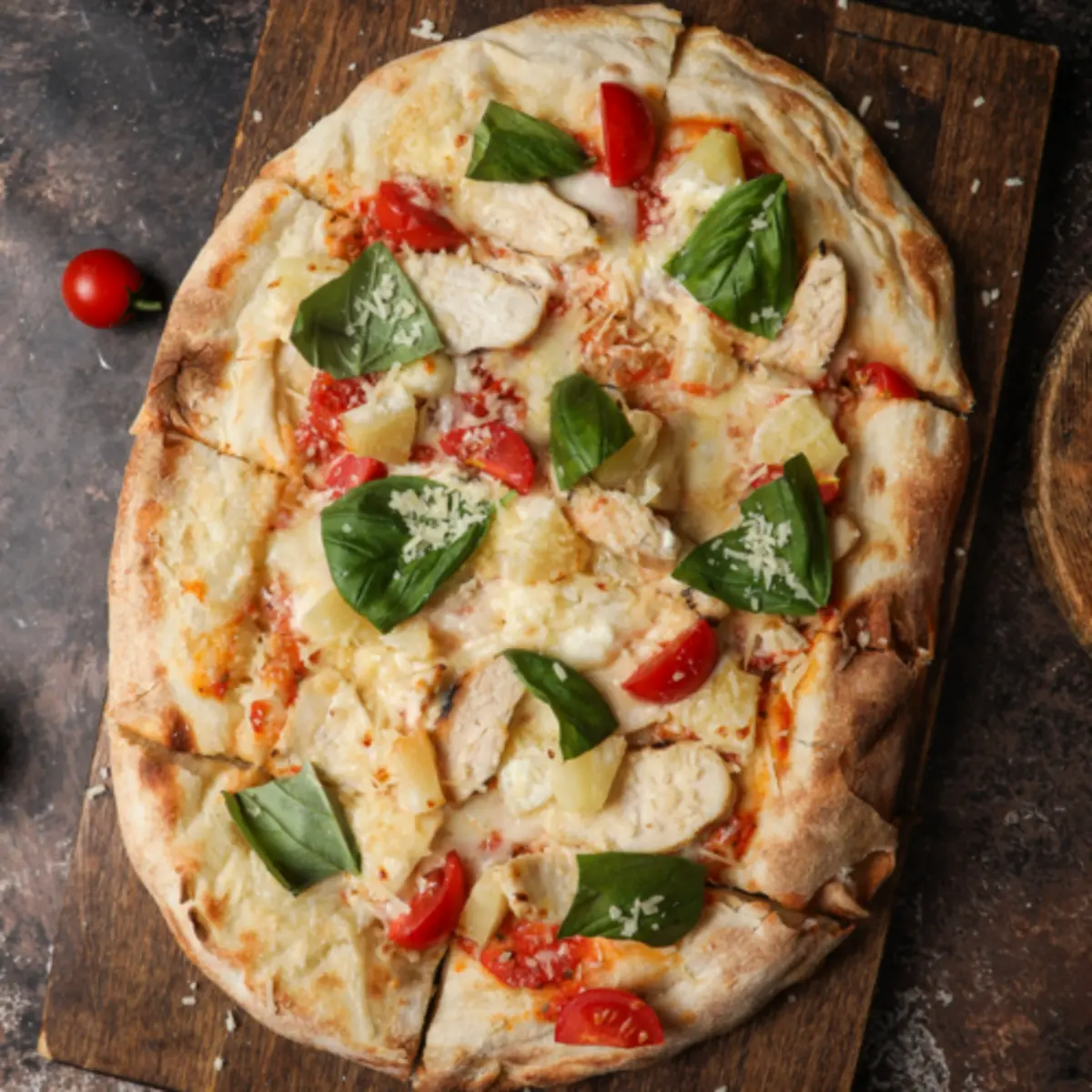 Пицца римская с курицей и ананасами