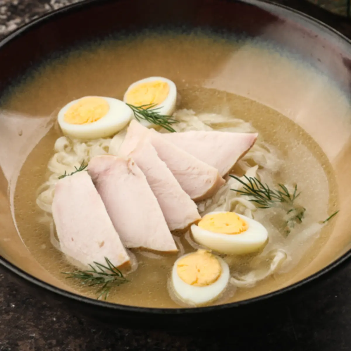 Суп с курицей и домашней лапшой