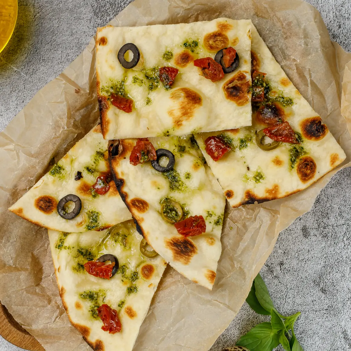 Фокачча с оливками и вялеными черри