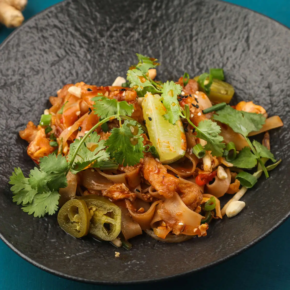 Лапша Пад тай с курицей