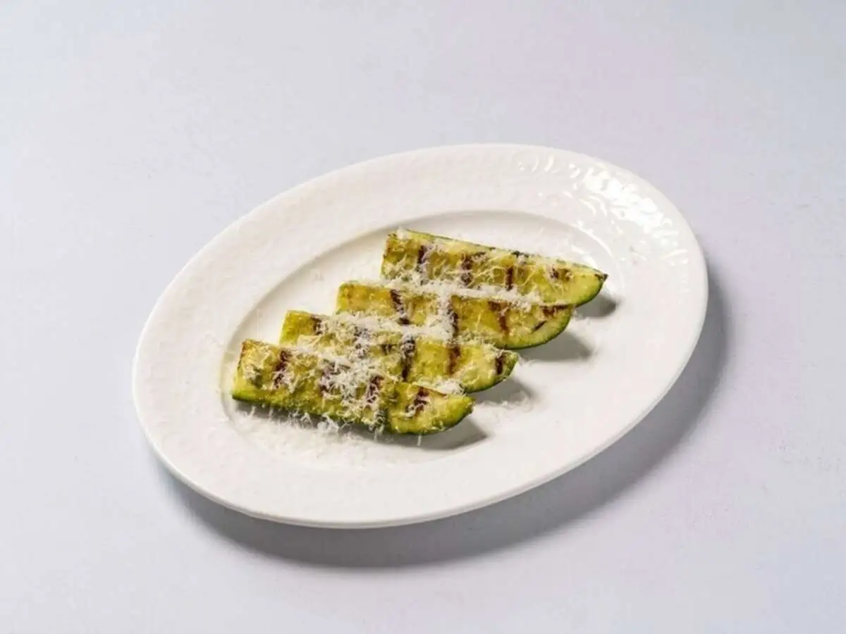 Кабачки с соусом песто