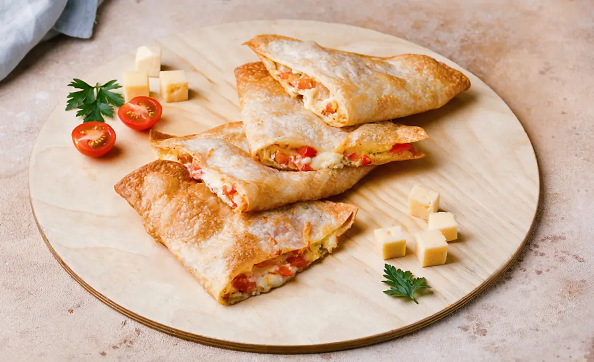 Кесадилья  с курицей (половинка) запеченная