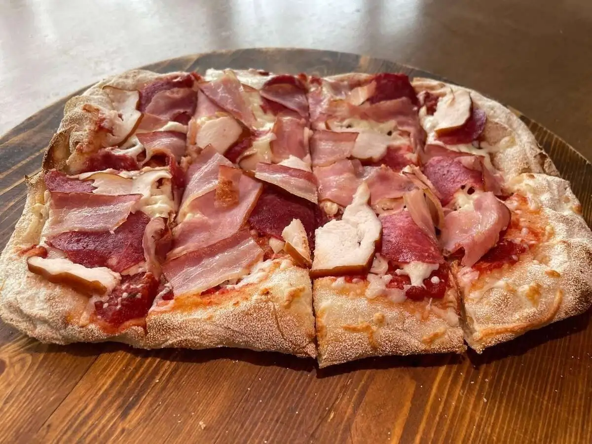 Римская пицца мясная