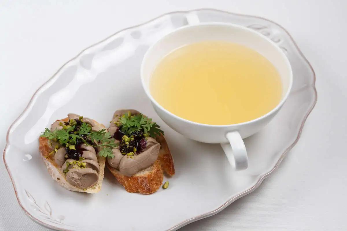 Куриный бульон с куриным паштетом 