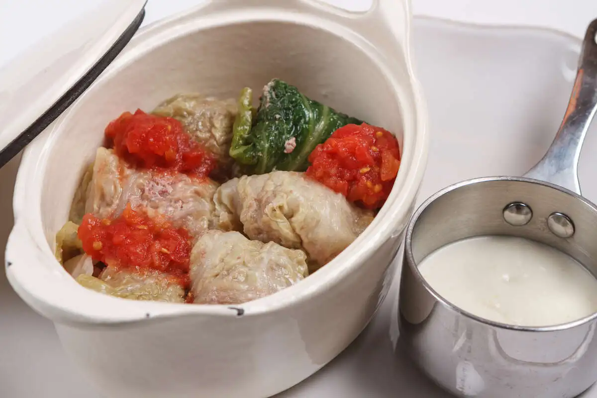 Голубцы из гуся с соусом сливочный шалфей