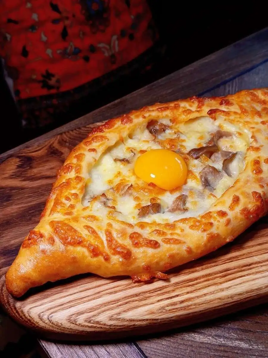 Хачапури по-аджарски с картофелем и грибами