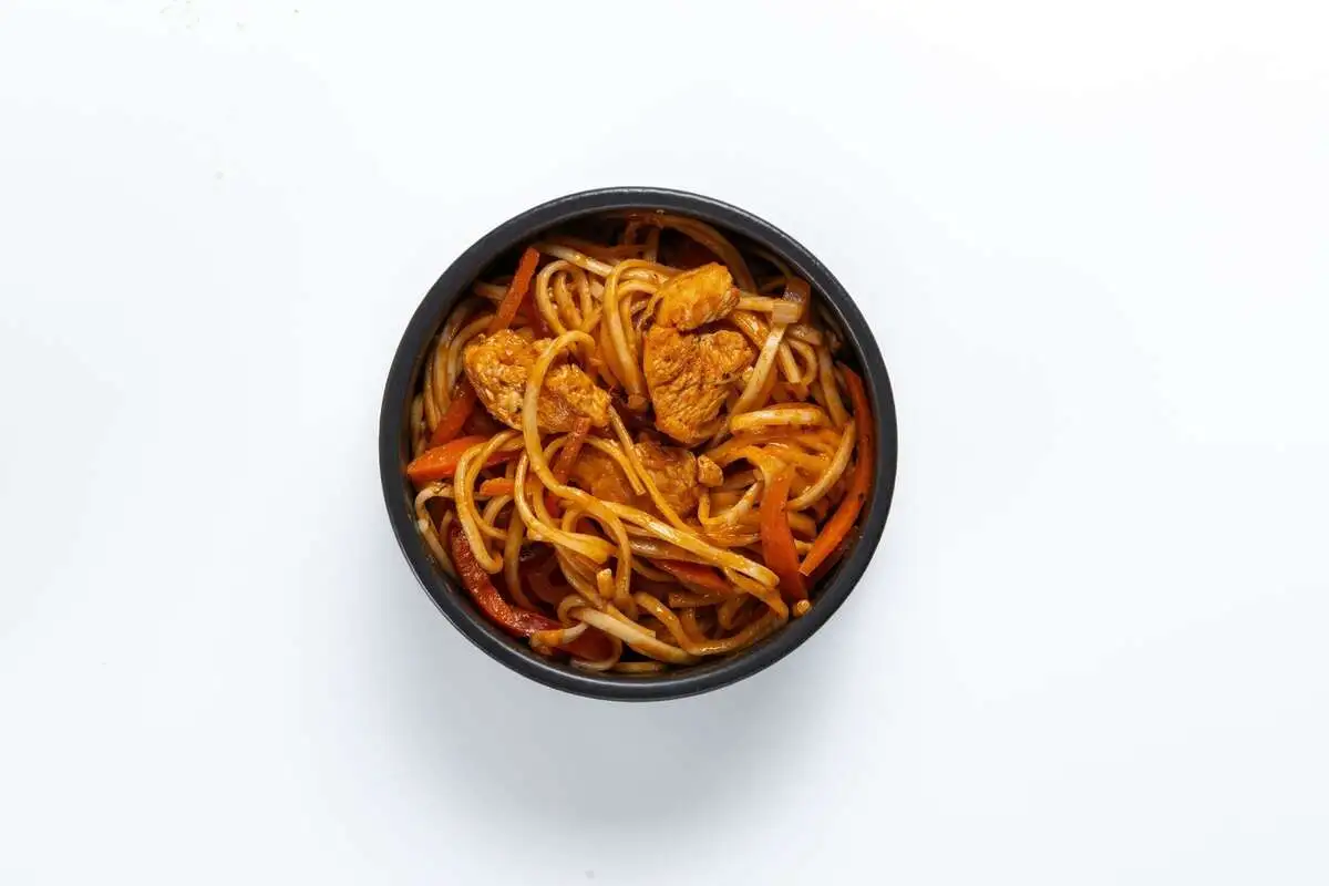 Карри-удон с курицей