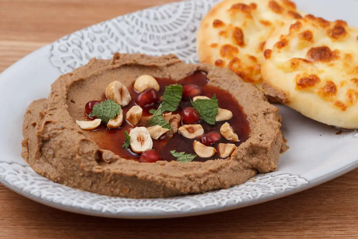 Паштет из куриной печени с гранатовым соком, орехами и конвертиками