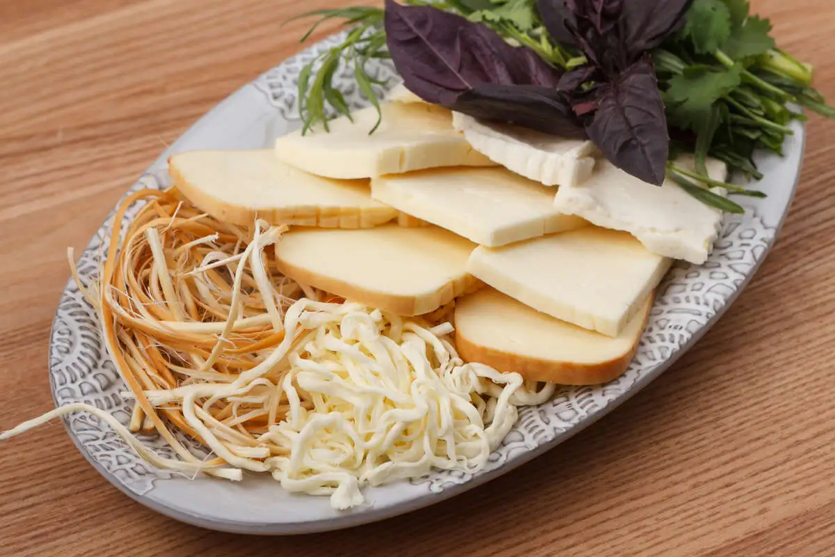 Сыр с зеленью