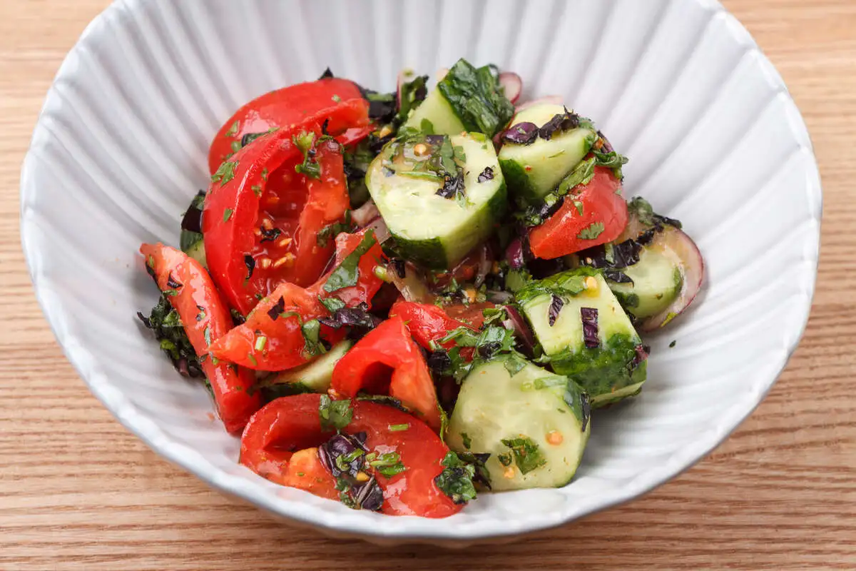 Овощной салат с кахетинским маслом