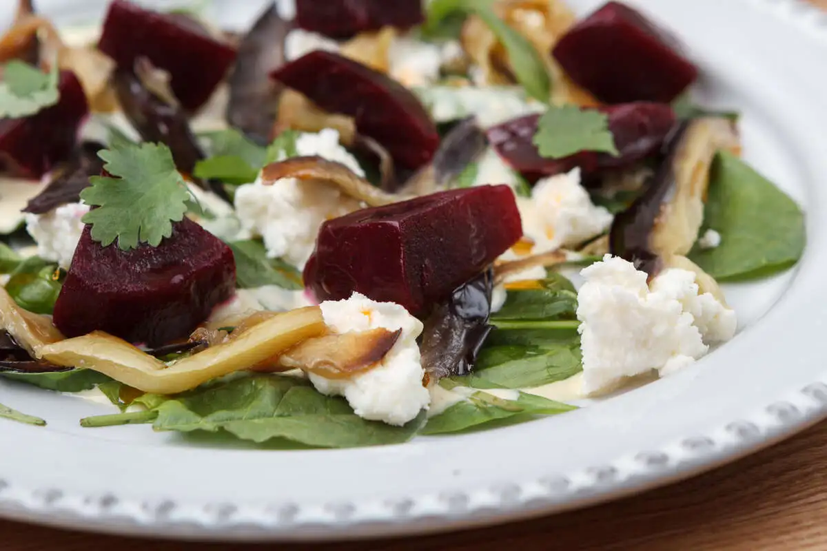 Печёная свекла со шпинатом баклажанами и сыром 