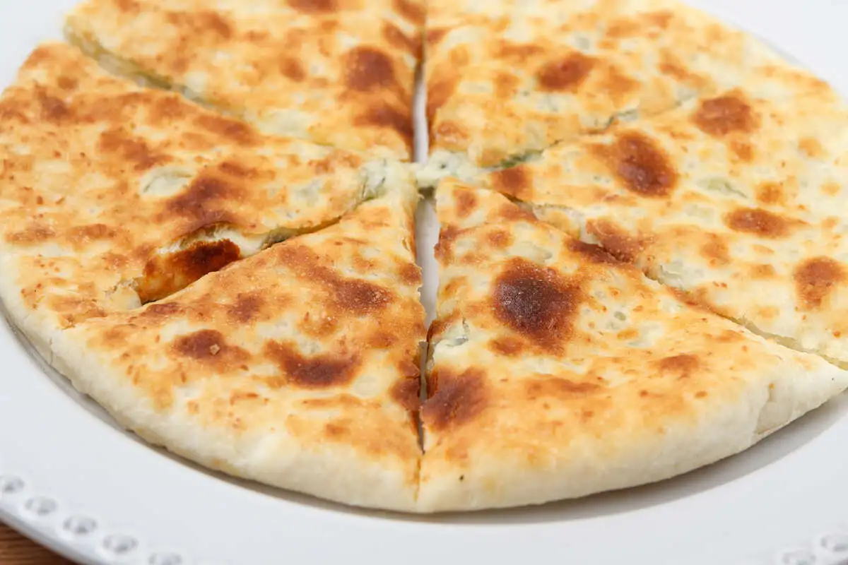 Хачапури с сыром и зеленью